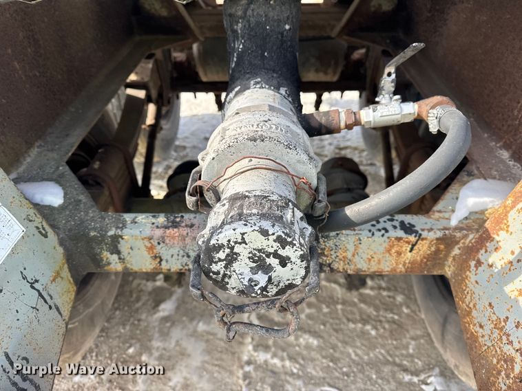 image for item ER0393 1996 Polar asphalt trailer