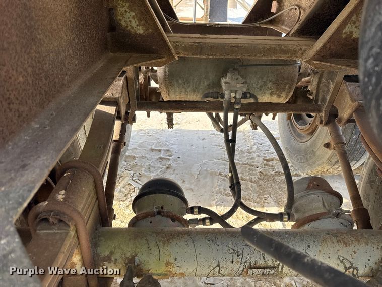 image for item ER0393 1996 Polar asphalt trailer