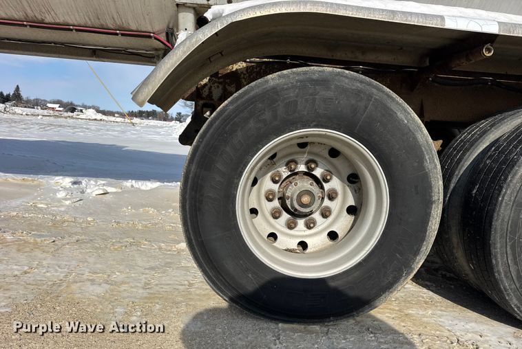 image for item ER0393 1996 Polar asphalt trailer