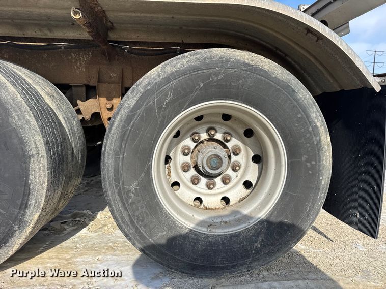 image for item ER0393 1996 Polar asphalt trailer