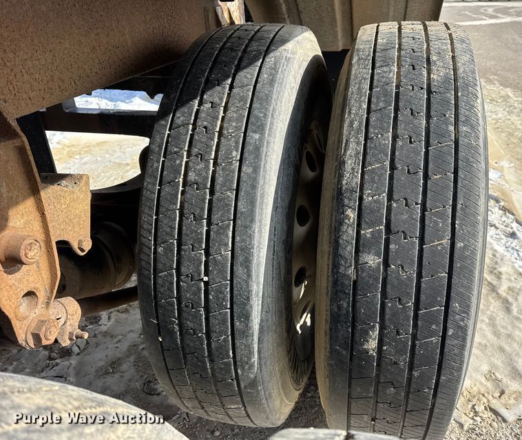 image for item ER0393 1996 Polar asphalt trailer