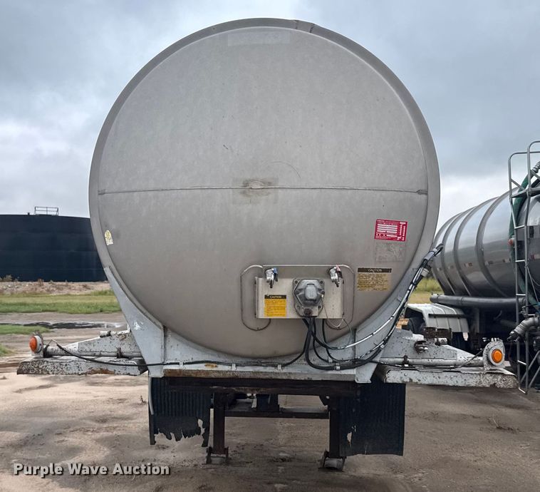 image for item ER2303 1979 Fruehauf tank trailer