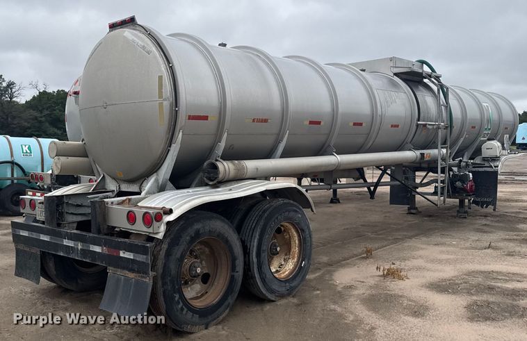 image for item ER2303 1979 Fruehauf tank trailer