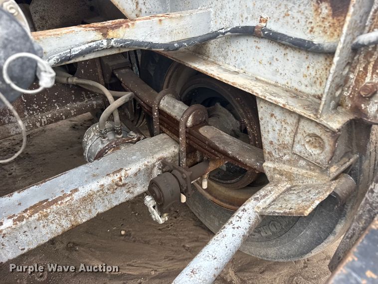 image for item ER2303 1979 Fruehauf tank trailer