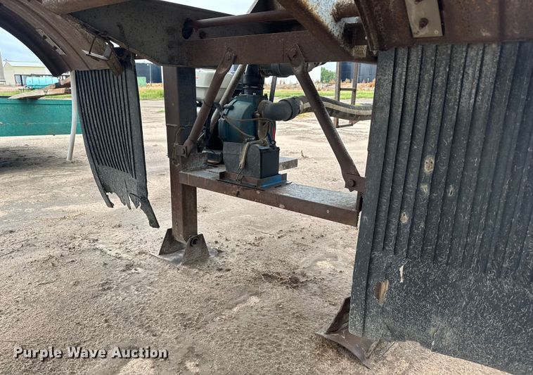 image for item ER2303 1979 Fruehauf tank trailer