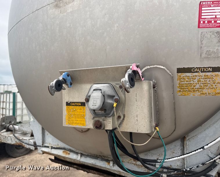 image for item ER2303 1979 Fruehauf tank trailer