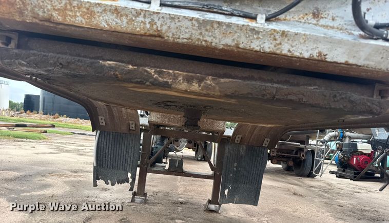 image for item ER2303 1979 Fruehauf tank trailer