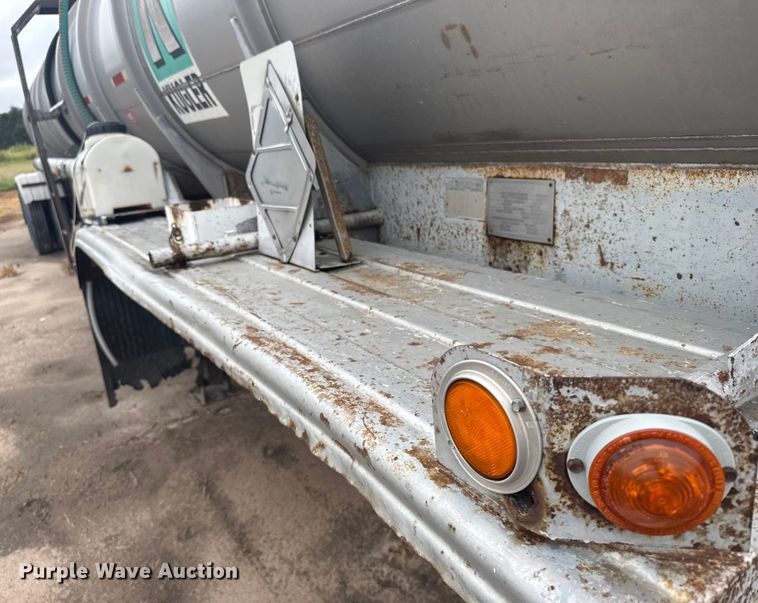 image for item ER2303 1979 Fruehauf tank trailer