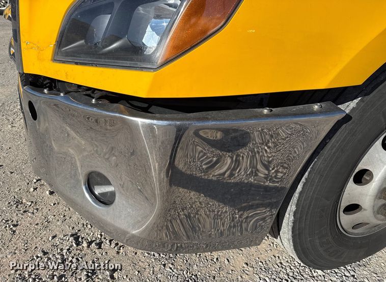 image for item ES5704 2021 Freightliner Cascadia 126 semi truck