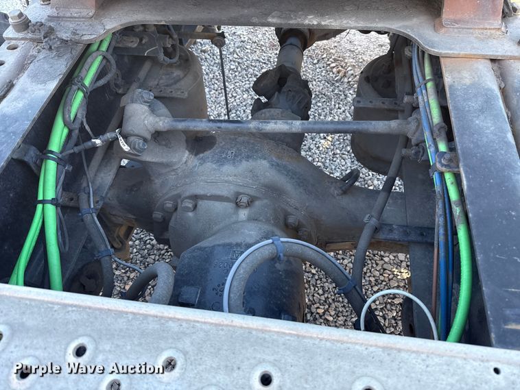 image for item ES5704 2021 Freightliner Cascadia 126 semi truck