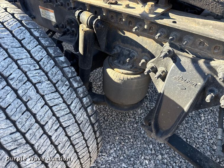 image for item ES5704 2021 Freightliner Cascadia 126 semi truck