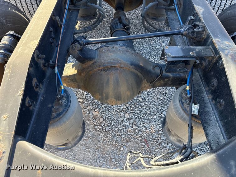 image for item ES5704 2021 Freightliner Cascadia 126 semi truck