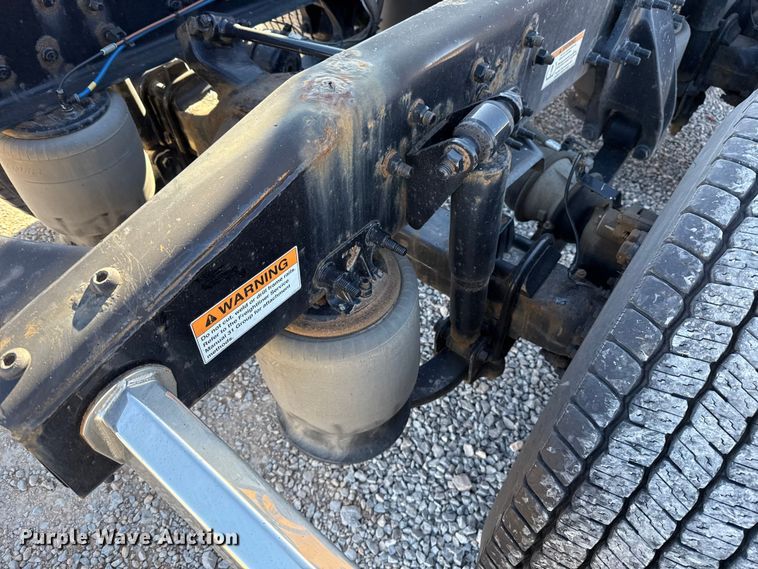 image for item ES5704 2021 Freightliner Cascadia 126 semi truck