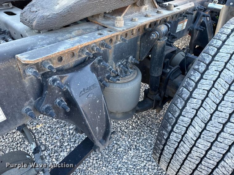 image for item ES5704 2021 Freightliner Cascadia 126 semi truck