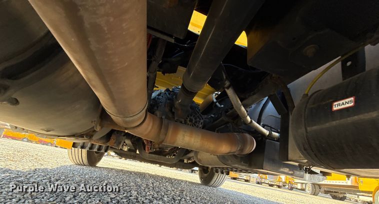 image for item ES5704 2021 Freightliner Cascadia 126 semi truck