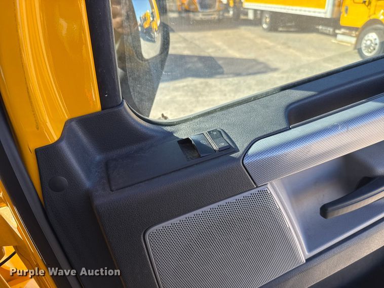 image for item ES5704 2021 Freightliner Cascadia 126 semi truck