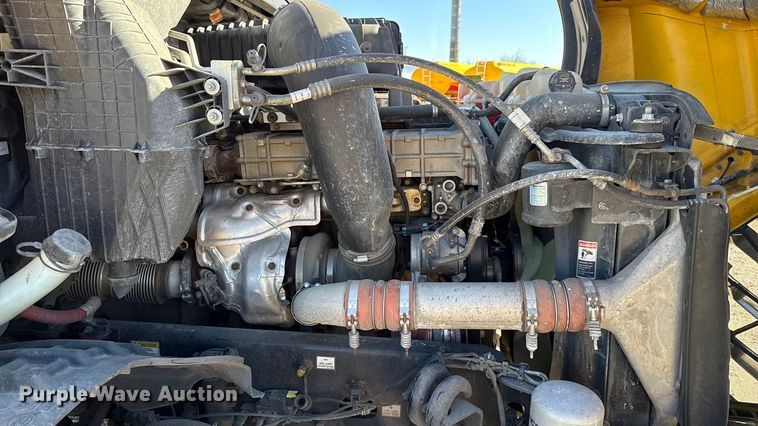 image for item ES5704 2021 Freightliner Cascadia 126 semi truck