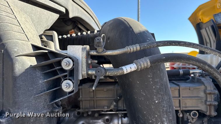 image for item ES5704 2021 Freightliner Cascadia 126 semi truck