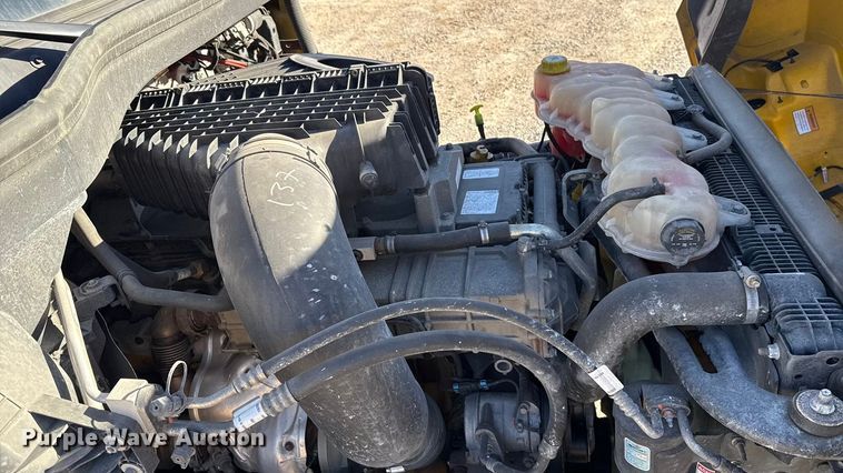 image for item ES5704 2021 Freightliner Cascadia 126 semi truck