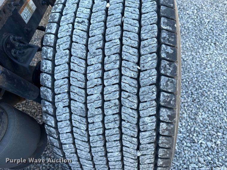 image for item ES5704 2021 Freightliner Cascadia 126 semi truck