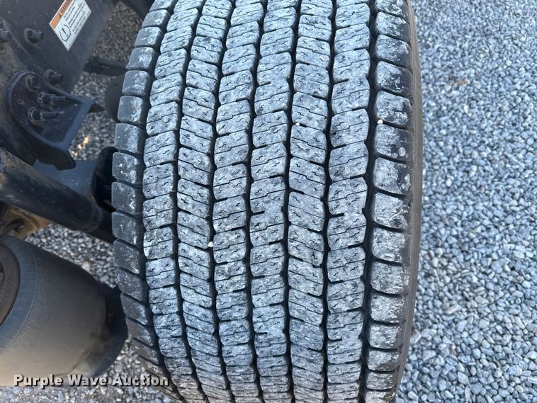 image for item ES5704 2021 Freightliner Cascadia 126 semi truck