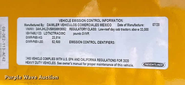 image for item ES5704 2021 Freightliner Cascadia 126 semi truck