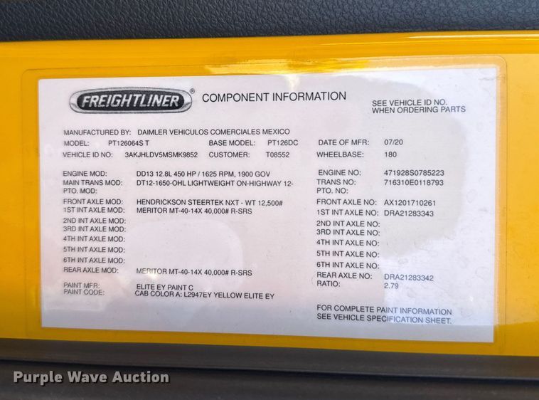 image for item ES5704 2021 Freightliner Cascadia 126 semi truck