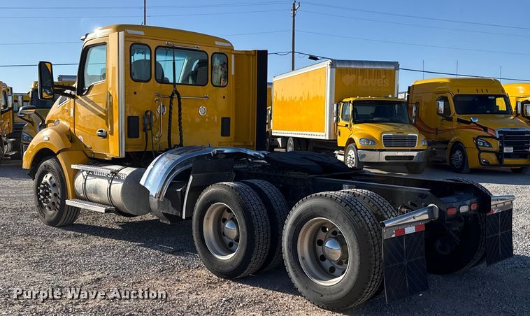 image for item ES5705 2020 Kenworth T680 semi truck