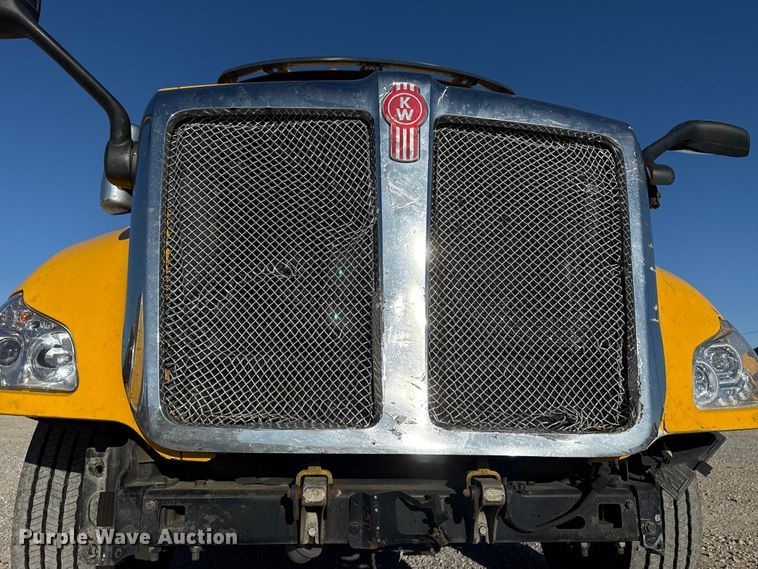 image for item ES5705 2020 Kenworth T680 semi truck