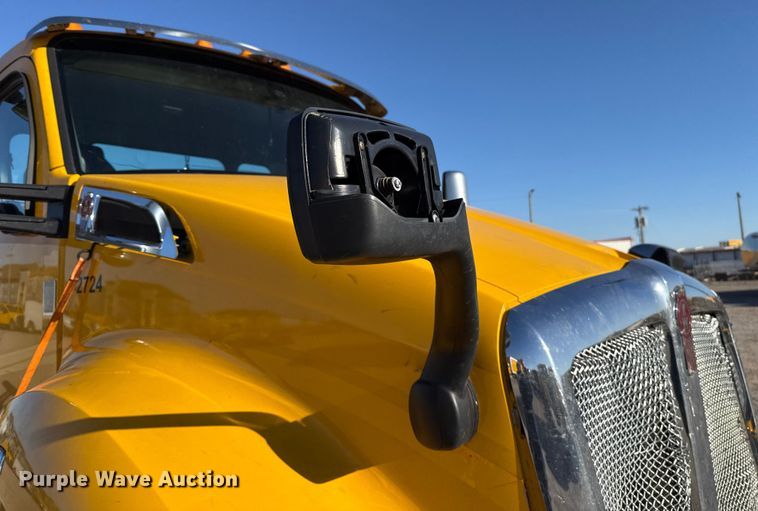 image for item ES5705 2020 Kenworth T680 semi truck