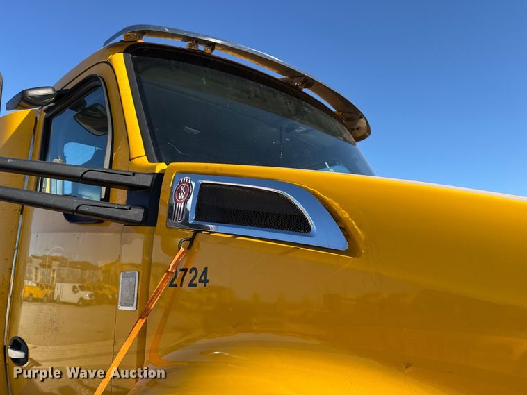 image for item ES5705 2020 Kenworth T680 semi truck