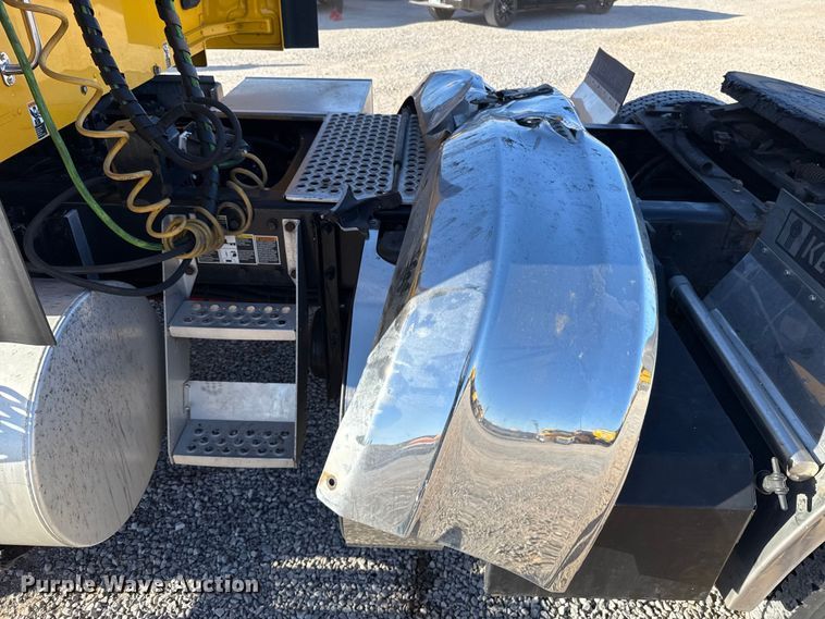 image for item ES5705 2020 Kenworth T680 semi truck