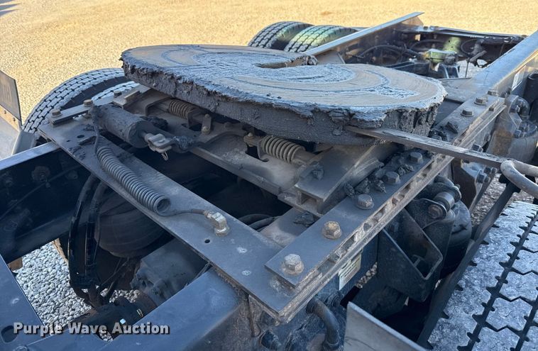 image for item ES5705 2020 Kenworth T680 semi truck