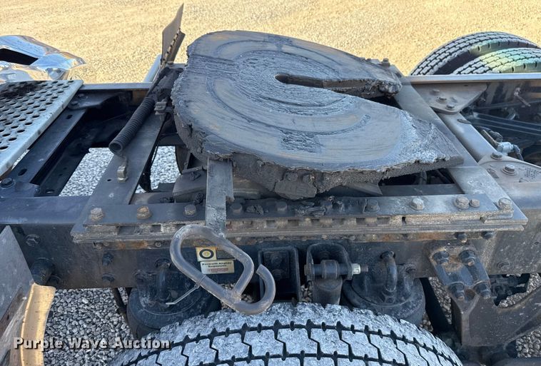 image for item ES5705 2020 Kenworth T680 semi truck