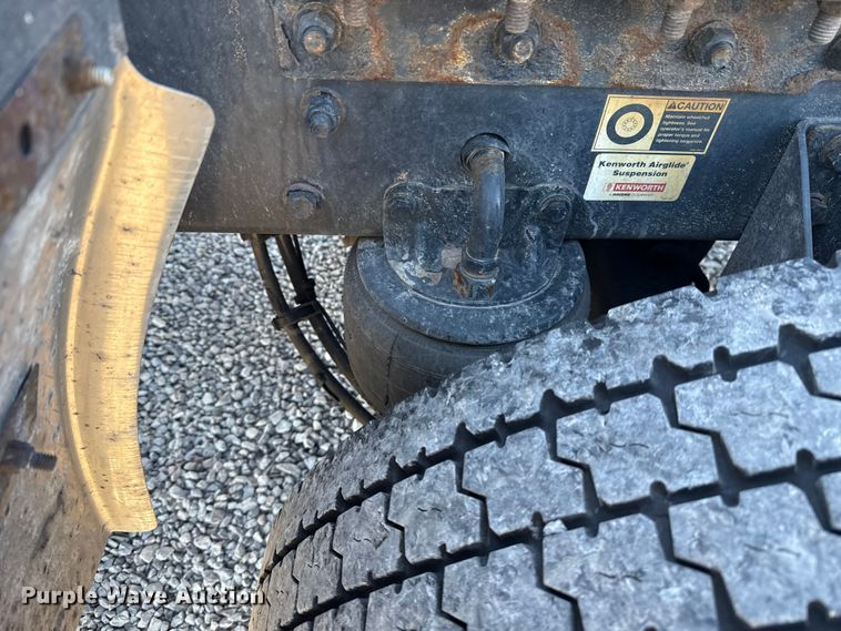 image for item ES5705 2020 Kenworth T680 semi truck