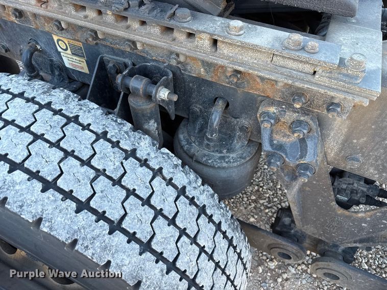 image for item ES5705 2020 Kenworth T680 semi truck