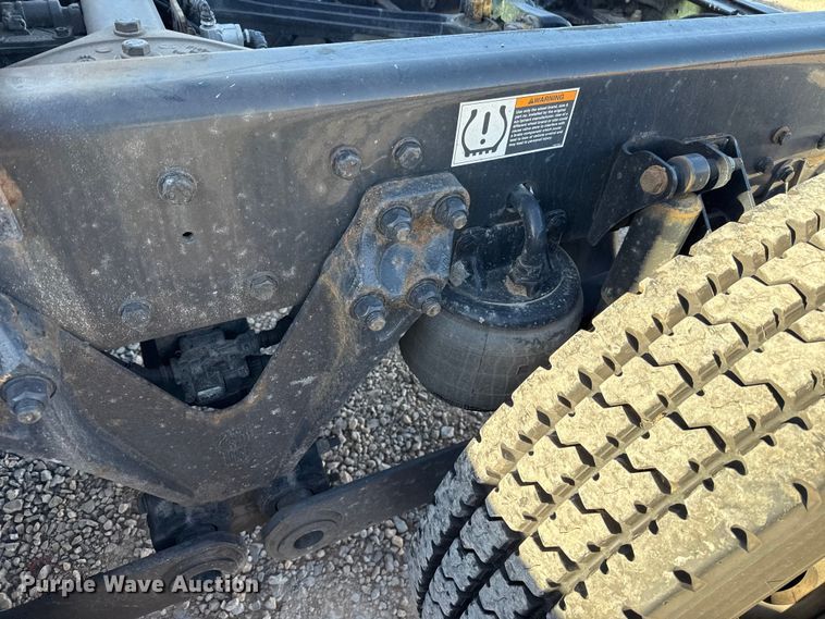 image for item ES5705 2020 Kenworth T680 semi truck