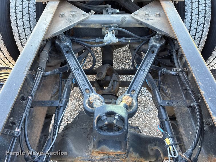 image for item ES5705 2020 Kenworth T680 semi truck