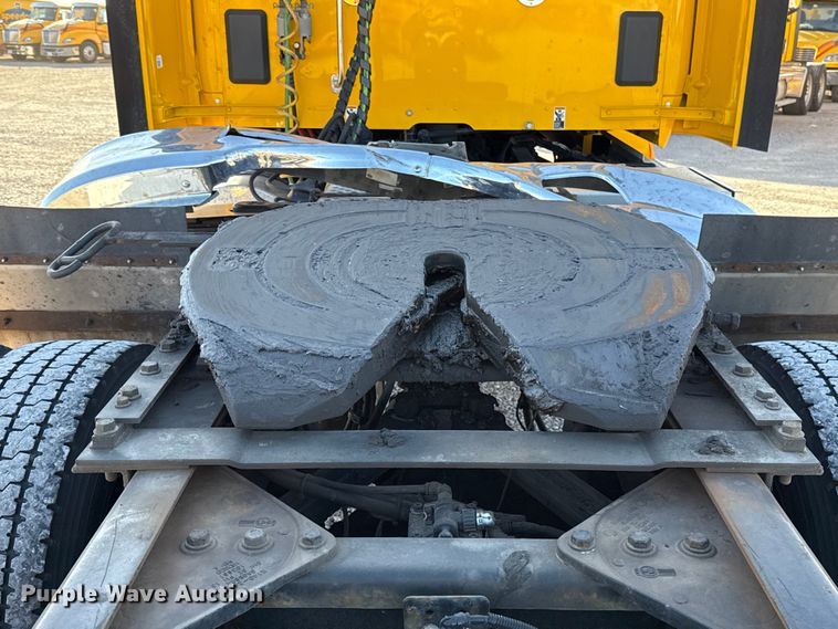 image for item ES5705 2020 Kenworth T680 semi truck