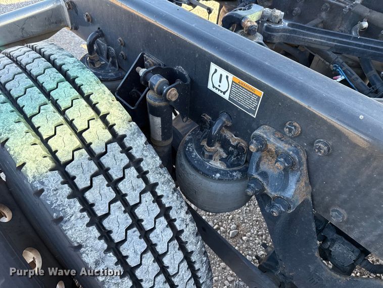 image for item ES5705 2020 Kenworth T680 semi truck