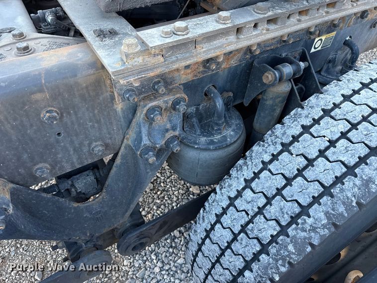 image for item ES5705 2020 Kenworth T680 semi truck