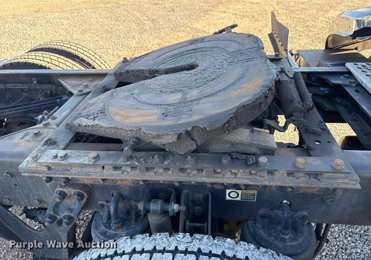 image for item ES5705 2020 Kenworth T680 semi truck