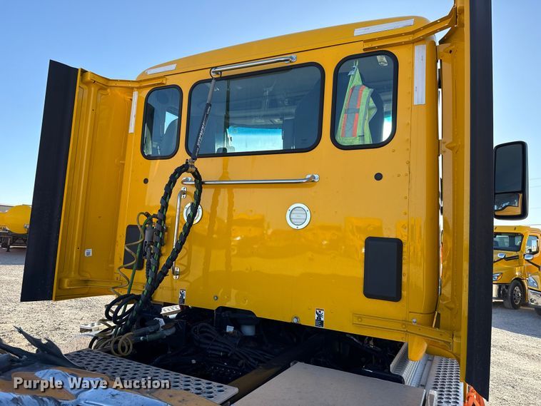 image for item ES5705 2020 Kenworth T680 semi truck