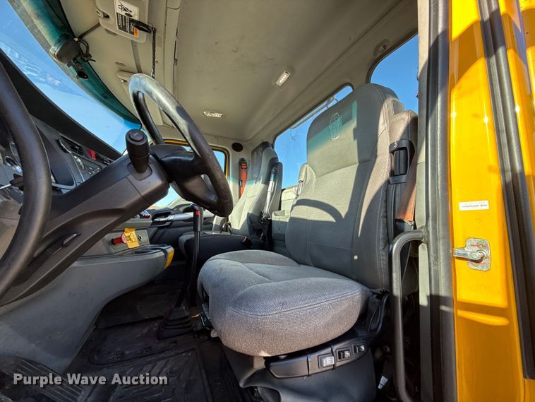 image for item ES5705 2020 Kenworth T680 semi truck