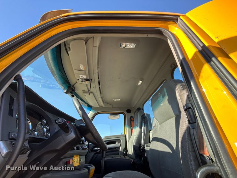 image for item ES5705 2020 Kenworth T680 semi truck