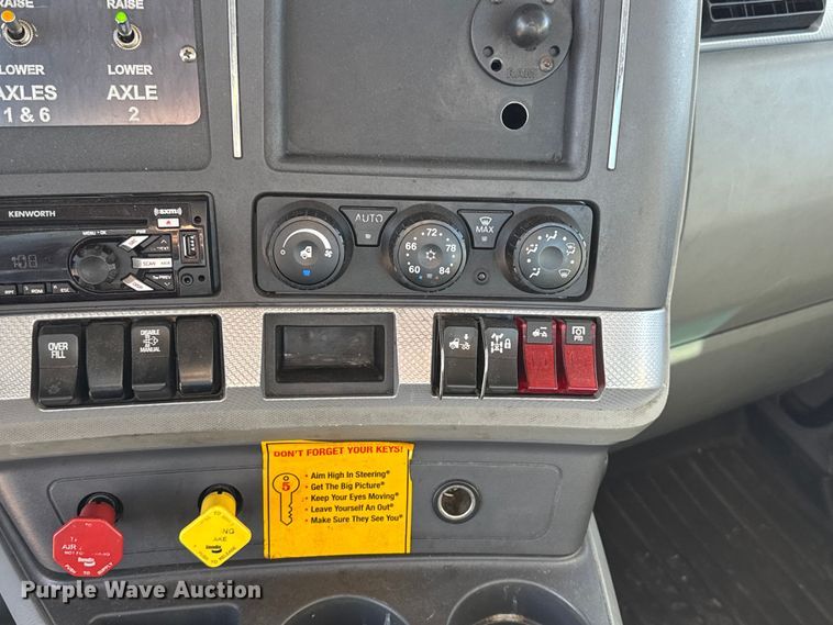 image for item ES5705 2020 Kenworth T680 semi truck