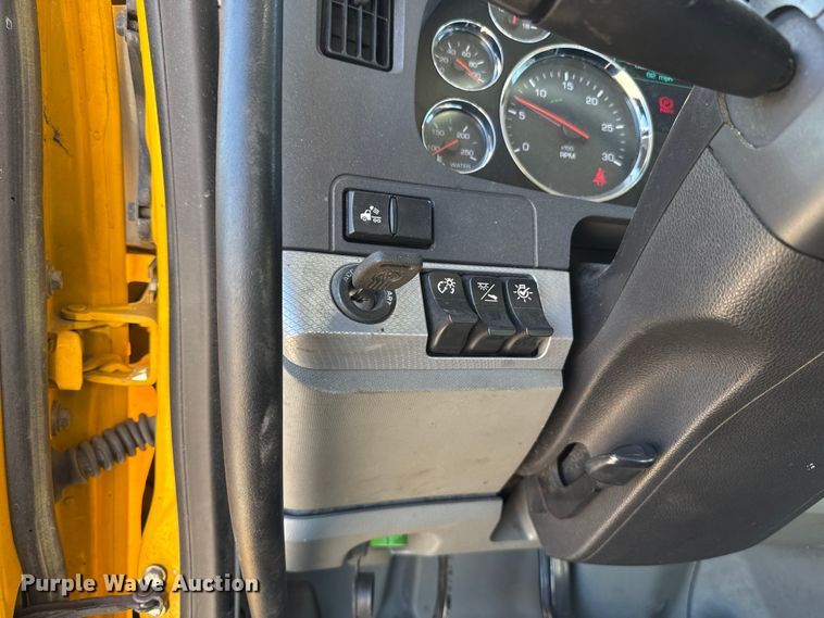 image for item ES5705 2020 Kenworth T680 semi truck