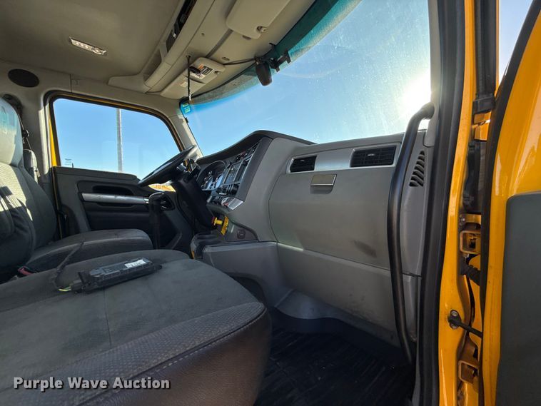 image for item ES5705 2020 Kenworth T680 semi truck