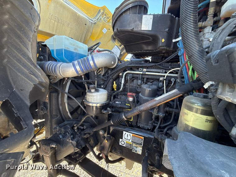 image for item ES5705 2020 Kenworth T680 semi truck