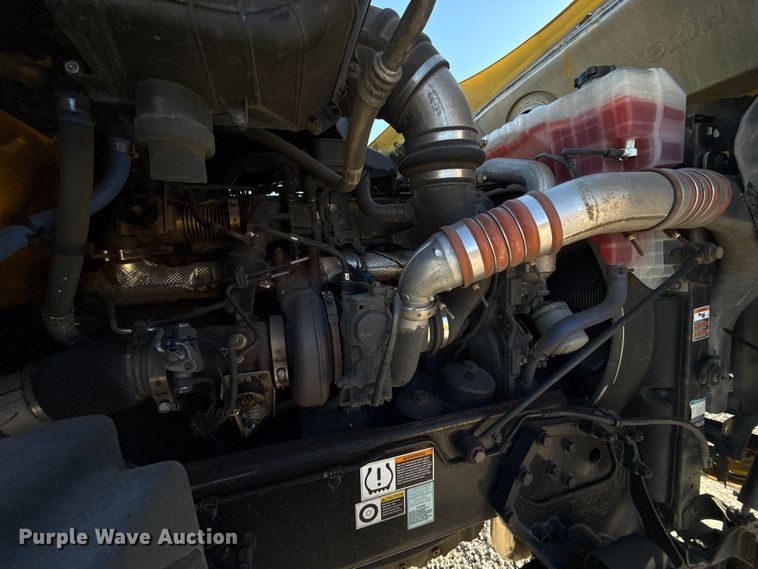 image for item ES5705 2020 Kenworth T680 semi truck